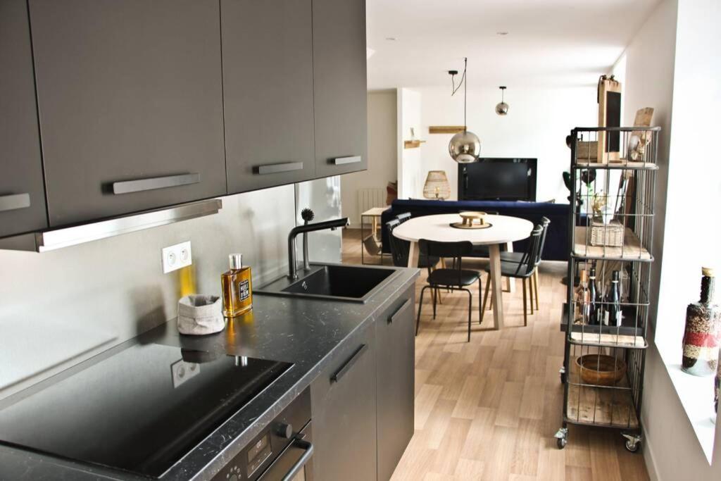 Montreuil  A Stylish Apartment In The Centre Of Town מראה חיצוני תמונה