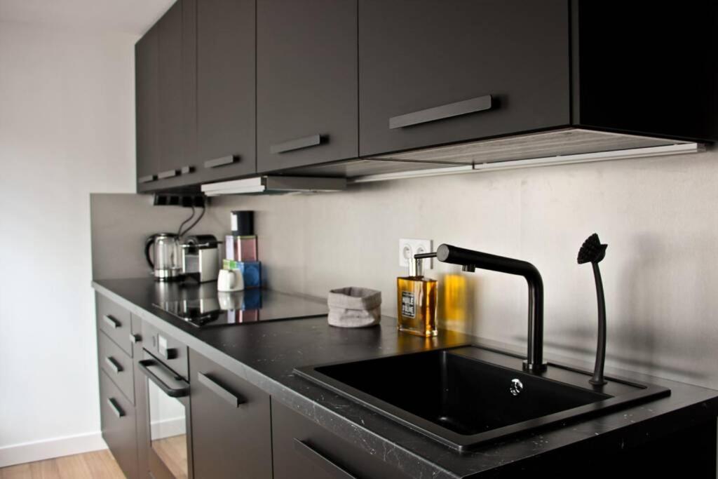 Montreuil  A Stylish Apartment In The Centre Of Town מראה חיצוני תמונה